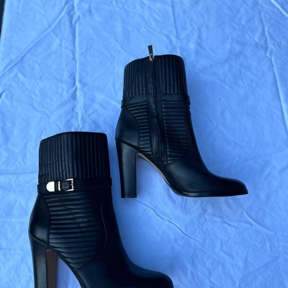 Vince Camuto Leather Ankle Boots Black - Picture 2 of 5